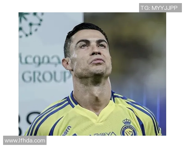 足球明星休赛期的可爱瞬间揭秘让我们一起感受他们的另一面魅力