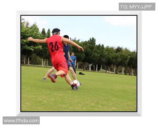 足球明星龅牙苏的精彩瞬间与独特魅力全景展示