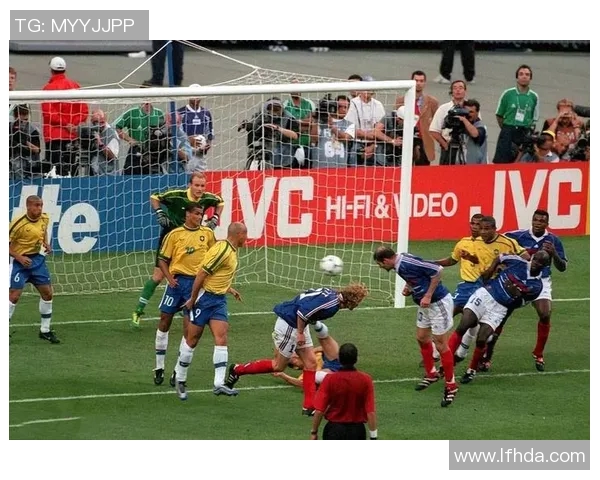 巴西足球明星老后卫的传奇人生与辉煌岁月回顾